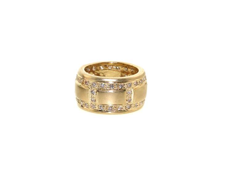 Gigantic 14kt Yellow Gold Ring with round Diamonds