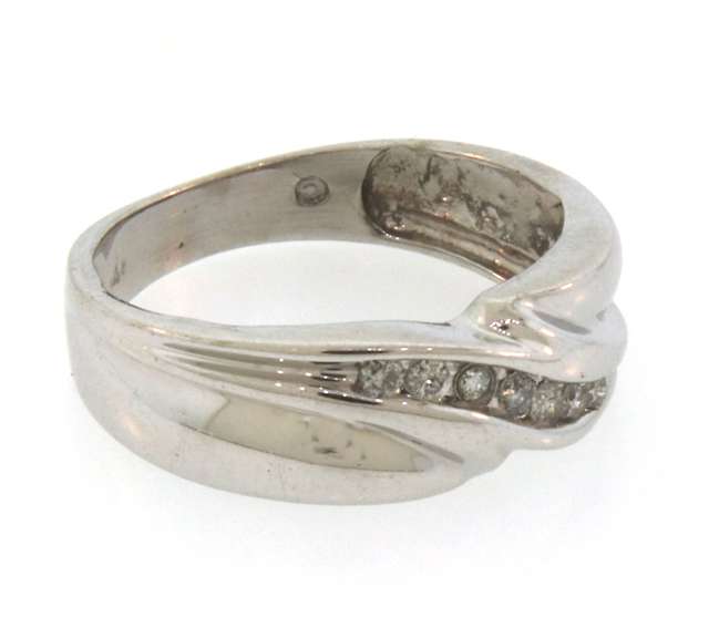 14k white gold cross over diamond band ring