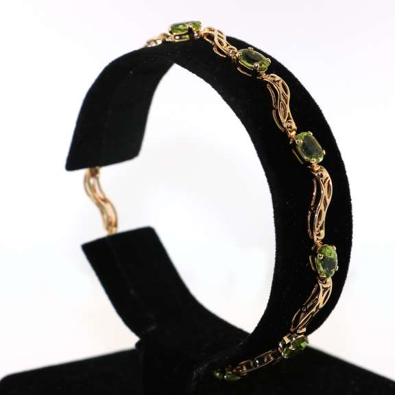 Fashionable Peridot Gold Link Bracelet