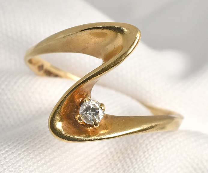 Lovely Modern Geometric Ring
