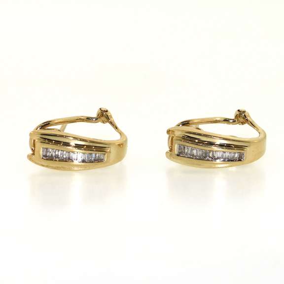 Contemporary 14kt Yellow Gold Cufflinks with Baguette Diamonds