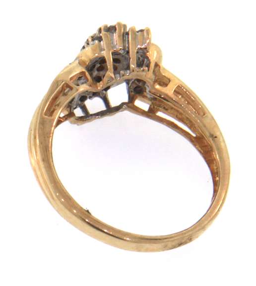 Lovely 10kt Yellow Gold Diamond Cluster Ring