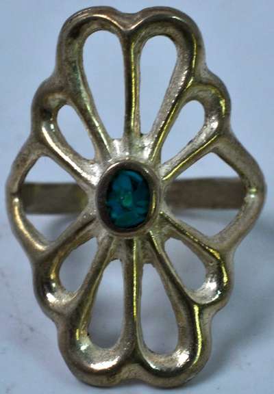 Sterling Silver Green Stone Ring.