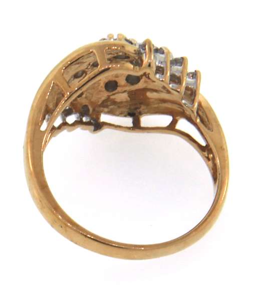 Superb 10kt yellow gold diamond cluster ring