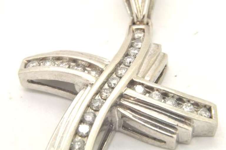 14 KT WHITE GOLD DIAMOND CROSS PENDANT