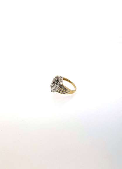 Exquisite 14kt Yellow Gold Diamond Cluster Ring