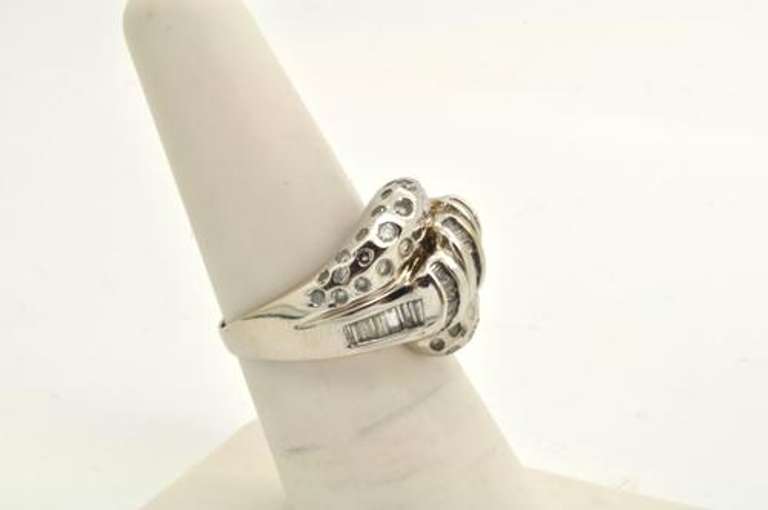 LADIES 14 KT WHITE GOLD DIAMOND RING