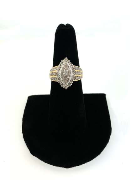 Exquisite 14kt Yellow Gold Diamond Cluster Ring