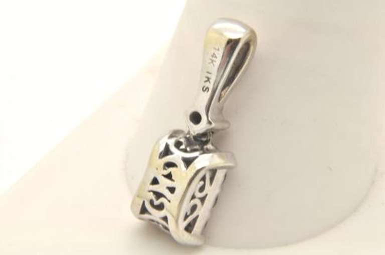 LADIES 14 KT WHITE GOLD DIAMOND PENDANT