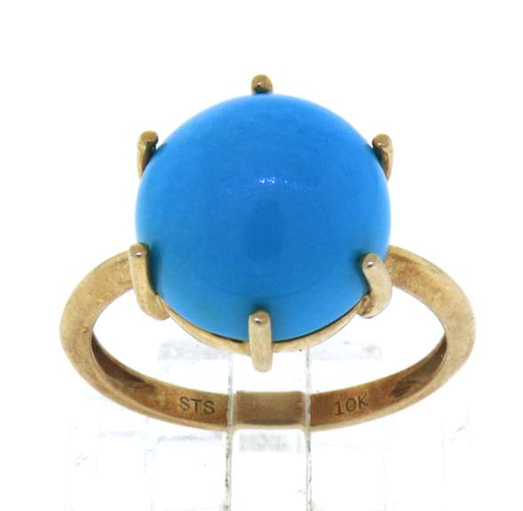 Charming Yellow Gold Turquoise Ring