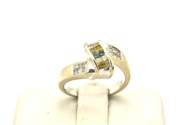 LADIES 14 KT WHITE GOLD DIAMOND RING