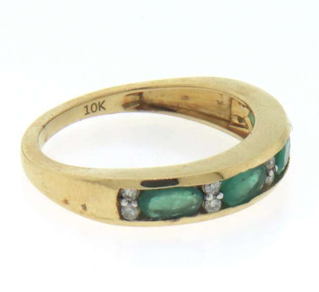 Attractive Yellow Gold Emerald and Diamond Ring