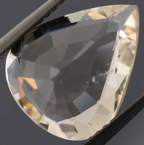 Absolutely gorgeous 4.79ct unheated champagne Beryl