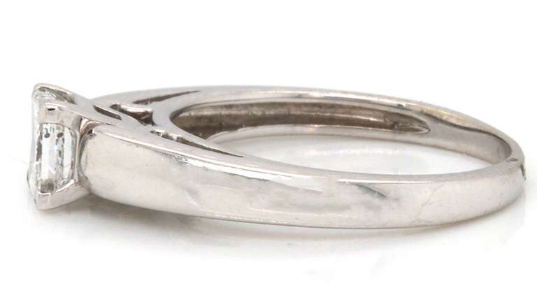 18K WHITE GOLD LADIES PRINCESS CUT DIAMOND SOLITAIRE RING