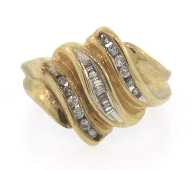 Fun 10kt Yellow Gold Diamond Band Ring
