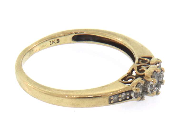 Pretty Floral Diamond Cluster Ring in 10kt yellow gold