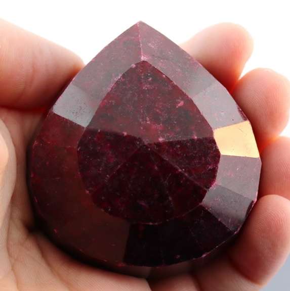 Impressive 758.5ct rich violet red Ruby