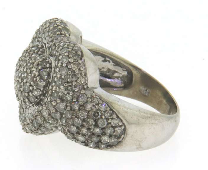 Exciting White Gold 3ctw Diamond Pave Heart Ring