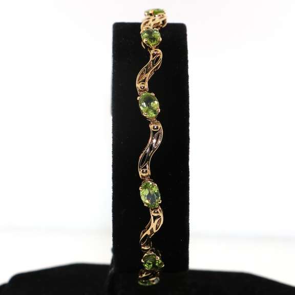 Fashionable Peridot Gold Link Bracelet