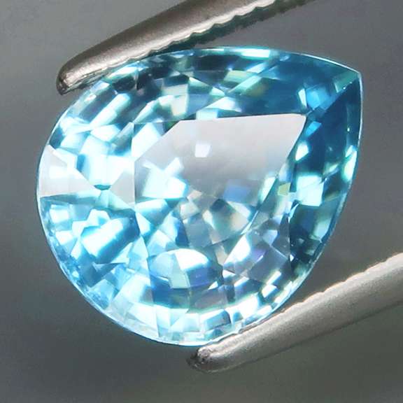 Super fire in this 2.84ct diamond luster blue Zircon