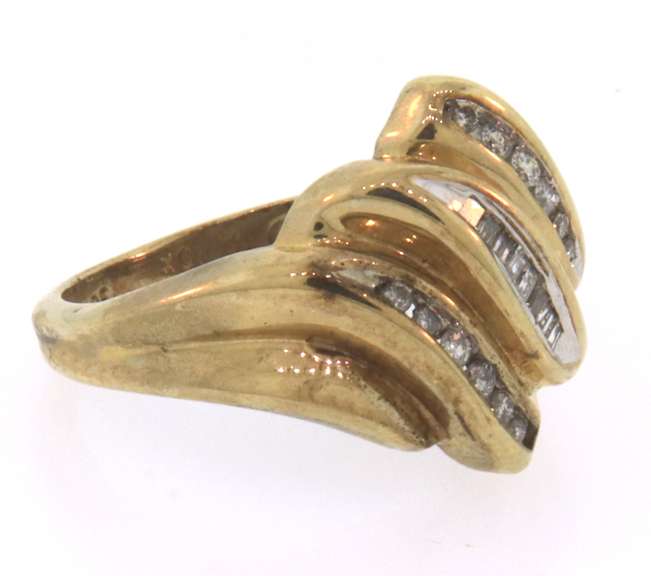 Fun 10kt Yellow Gold Diamond Band Ring