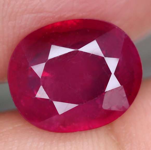 Glistening 4.21ct imperial red Ruby
