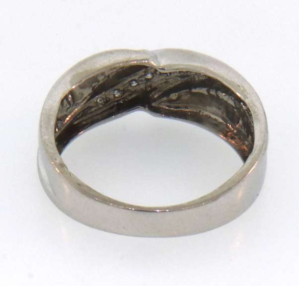 14k white gold cross over diamond band ring