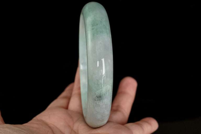 Stunning all natural 350ct Jadite Jade bangle