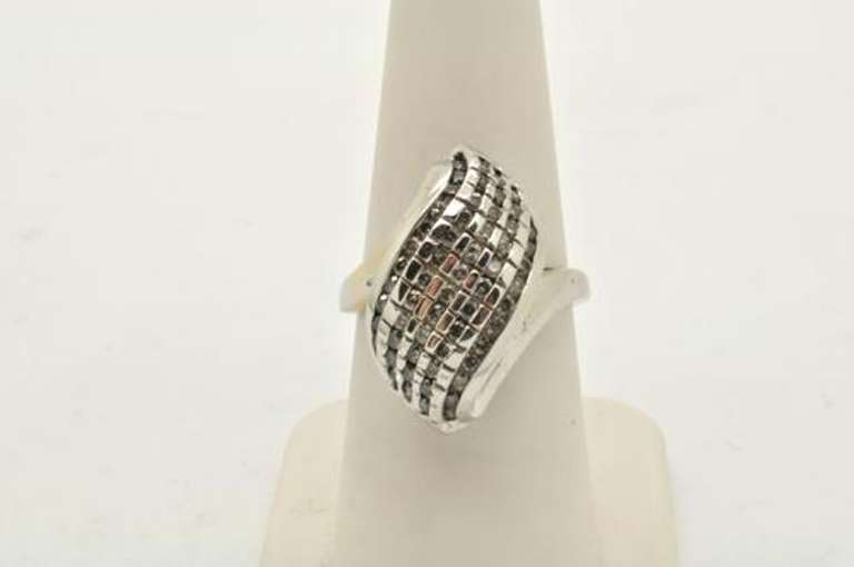 LADIES 14 KT WHITE GOLD DIAMOND RING