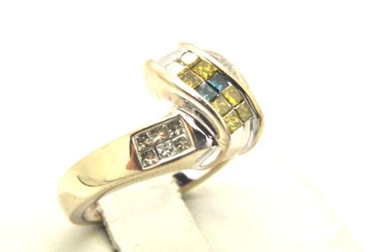LADIES 14 KT WHITE GOLD DIAMOND RING