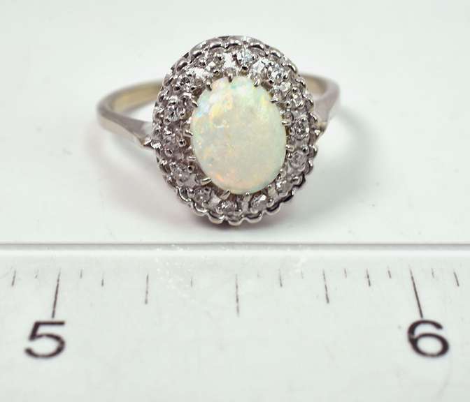 Beautiful Opal & Diamond Ring, 14KT