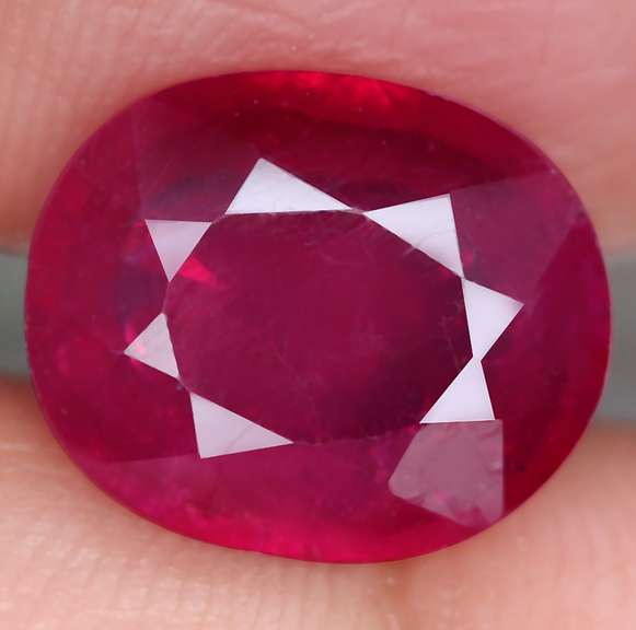 Glistening 4.21ct imperial red Ruby
