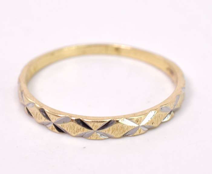 Dainty Carved Design Ladies Ring in 14K Yellow Gold