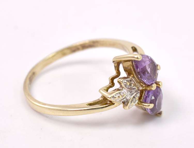 Darling Ladies Ring with Amethyst and Diamonds in Yellow Gold