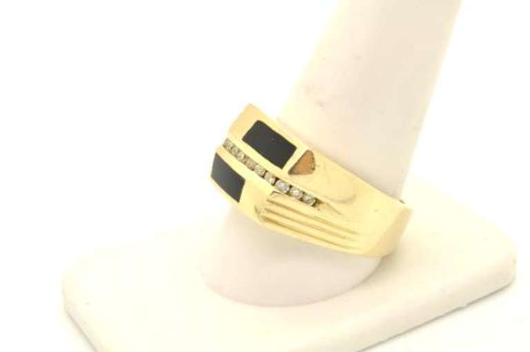 MENS 14 KT YELLOW GOLD DIAMOND AND ONYX RING