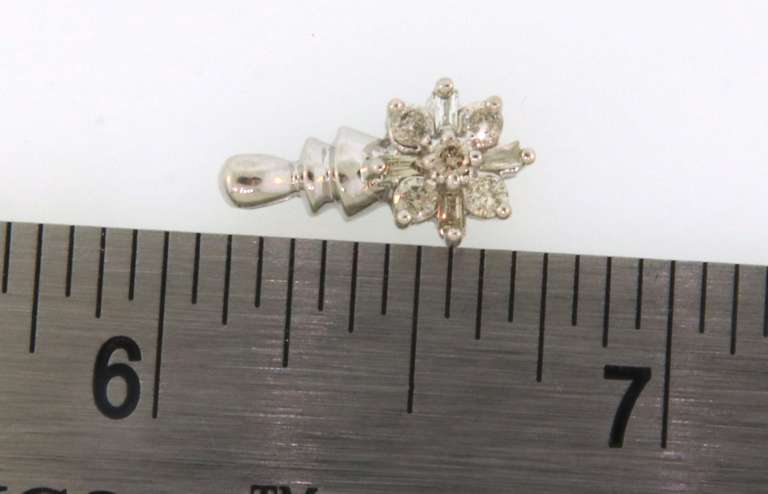 Very Cute 10kt White Gold Diamond Floral Pendant