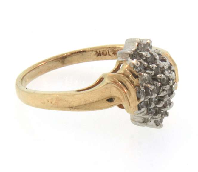 Delightful 10kt Yellow Gold Diamond Cluster Ring