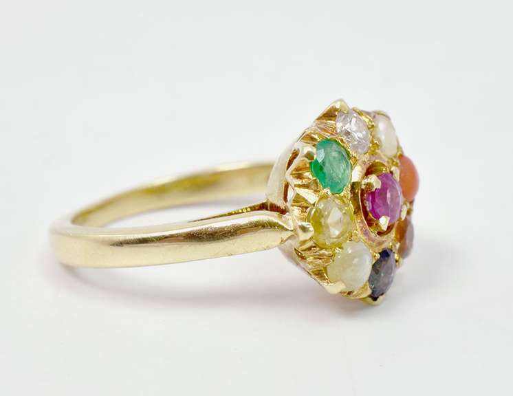 Wonderful Multi-Gemstone ring in 18K Yellow Gold