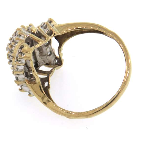 Eye-catching 10kt yellow gold diamond cluster ring