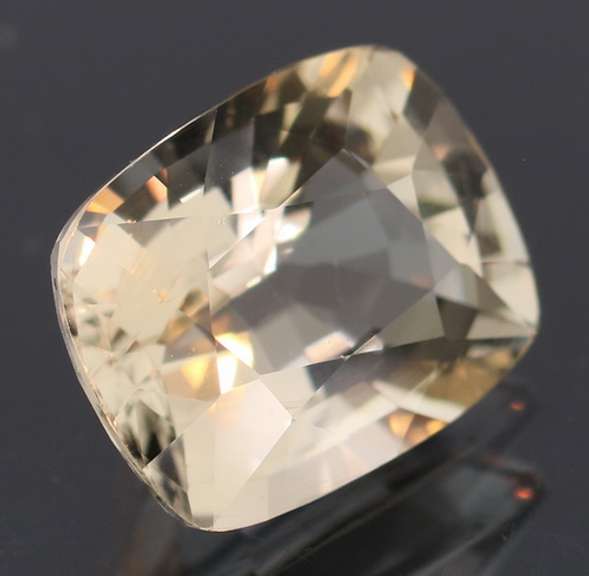 Absolutely gorgeous 4.87ct unheated champagne Beryl