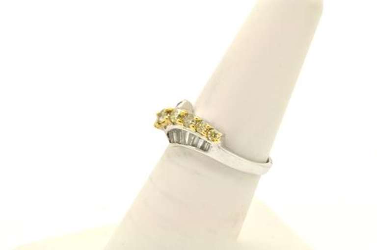 LADIES 18 KT WHITE GOLD DIAMOND RING