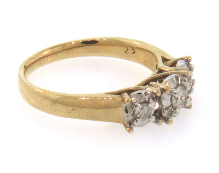 14k yellow gold three diamond ring