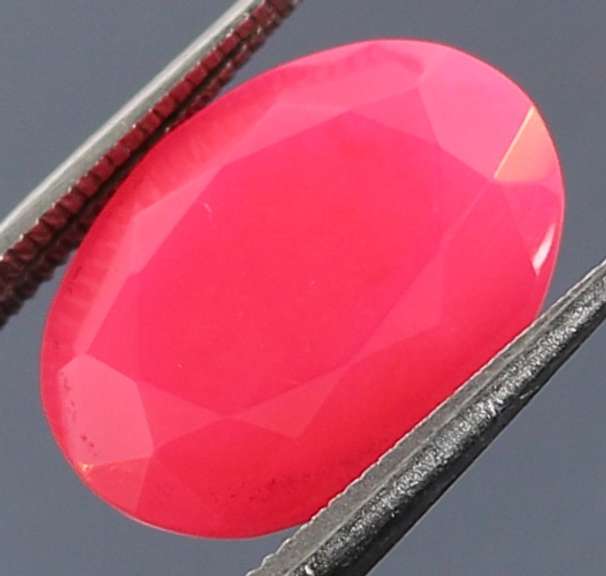 Gorgeous 2.40ct faceted flamingo pink Opal