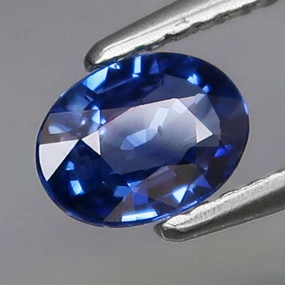 Top cornflower blue! 0.65ct Ceylon Sapphire