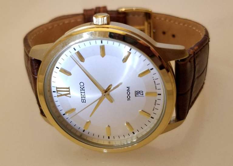 Seiko Men’s classic wrist watch with date indicator