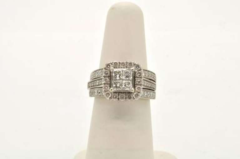LADIES 14 KT WHITE GOLD DIAMOND RING