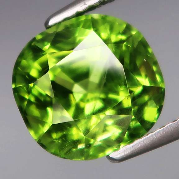 Superb 4.39ct cushion cut apple green Peridot