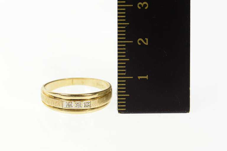 14K Yellow Gold Graduated Diamond Grooved Wedding Band Ring