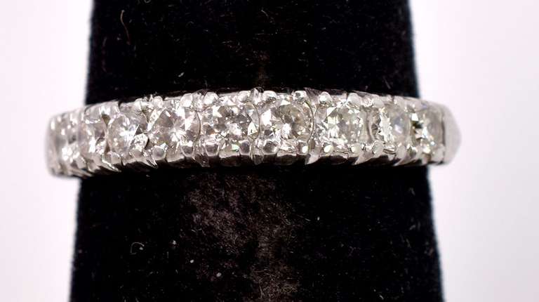 Beautiful Ladies Platinum Ring with Sparkling Diamonds