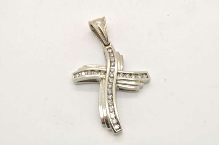 14 KT WHITE GOLD DIAMOND CROSS PENDANT